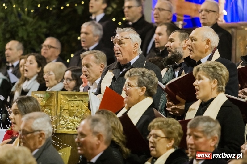 Zdjęcie w galerii na portalu naszraciborz.pl: XXVII koncert kolęd i pastorałek w kościele pw. NSPJ w Raciborzu wiadomości z regionu