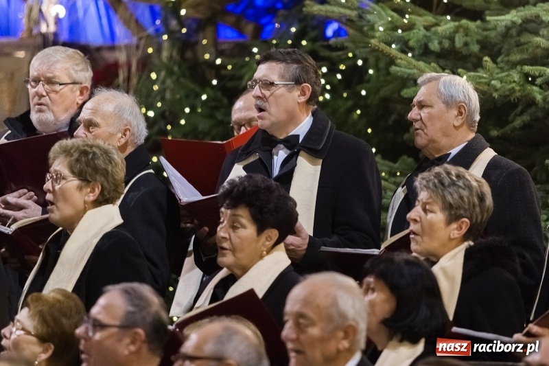 Zdjęcie w galerii na portalu naszraciborz.pl: XXVII koncert kolęd i pastorałek w kościele pw. NSPJ w Raciborzu wiadomości z regionu