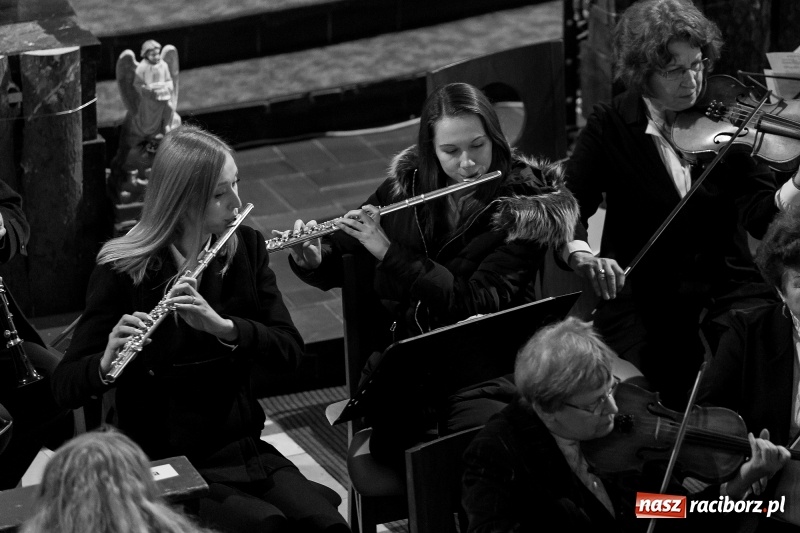 Zdjęcie w galerii na portalu naszraciborz.pl: XXVII koncert kolęd i pastorałek w kościele pw. NSPJ w Raciborzu wiadomości z regionu