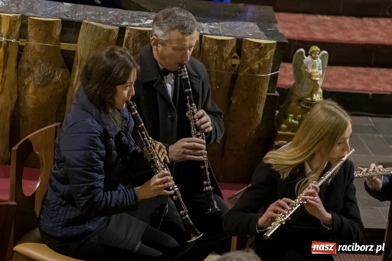 Zdjęcie w galerii na portalu naszraciborz.pl: XXVII koncert kolęd i pastorałek w kościele pw. NSPJ w Raciborzu wiadomości z regionu