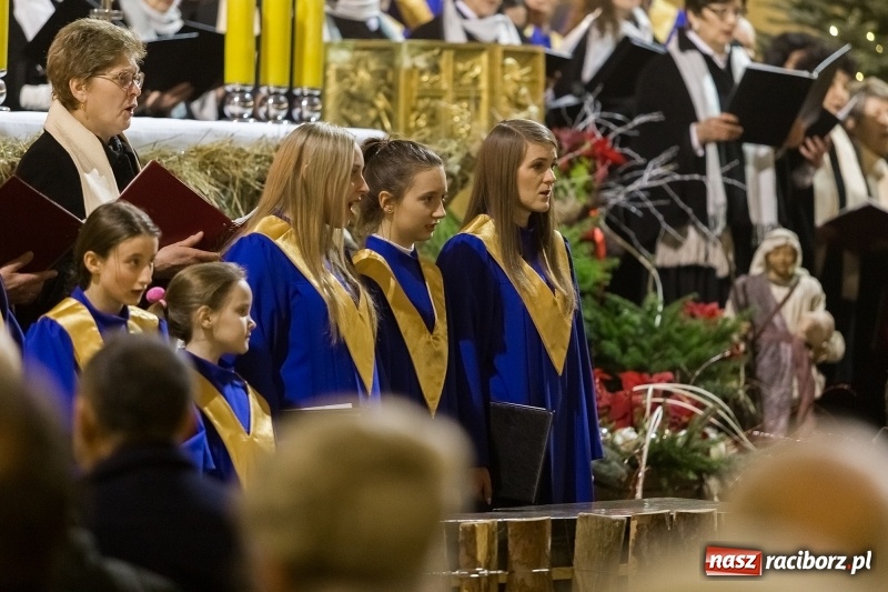 Zdjęcie w galerii na portalu naszraciborz.pl: XXVII koncert kolęd i pastorałek w kościele pw. NSPJ w Raciborzu wiadomości z regionu