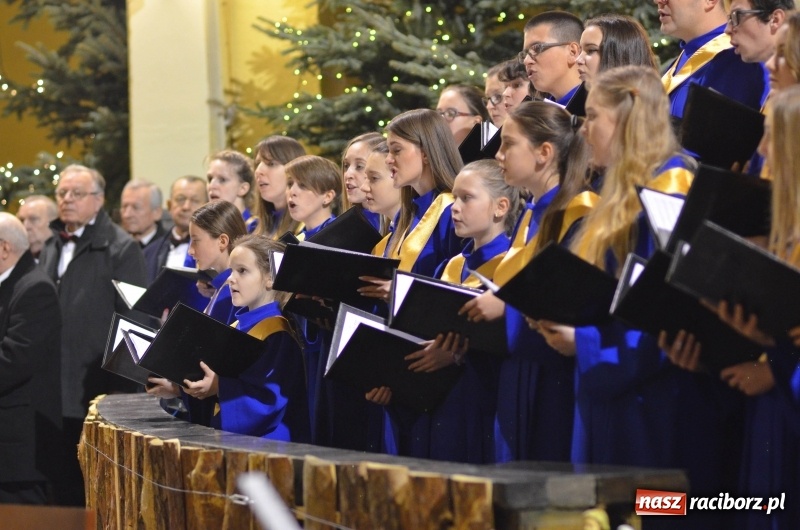 Zdjęcie w galerii na portalu naszraciborz.pl: XXVII koncert kolęd i pastorałek w kościele pw. NSPJ w Raciborzu wiadomości z regionu