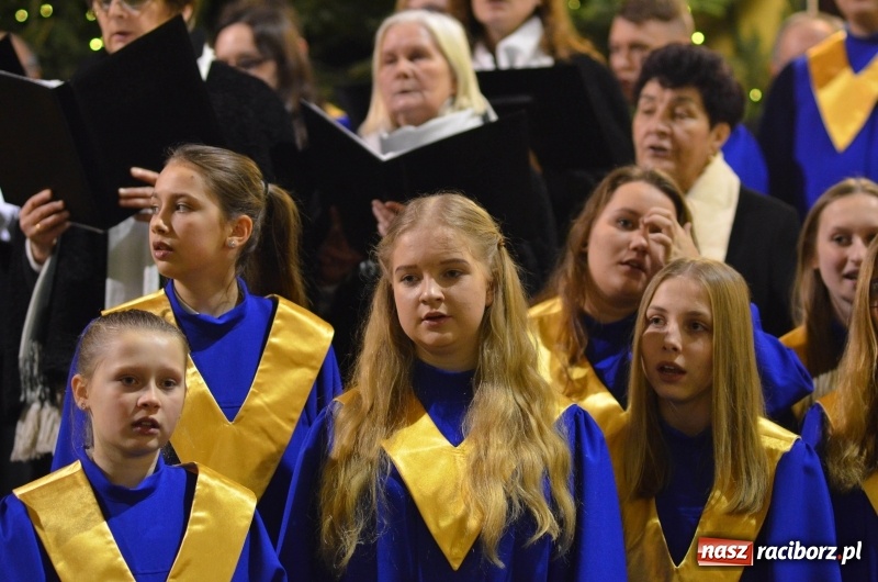 Zdjęcie w galerii na portalu naszraciborz.pl: XXVII koncert kolęd i pastorałek w kościele pw. NSPJ w Raciborzu wiadomości z regionu
