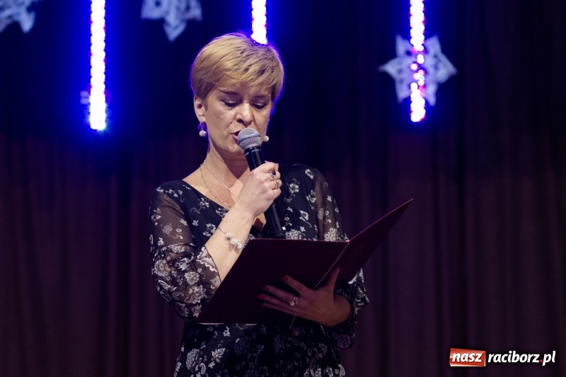 Zdjęcie w galerii na portalu naszraciborz.pl: MOK Krzanowice zapełniony po brzegi. Przedszkolaki przedstawiły Jasełka  wiadomości z regionu