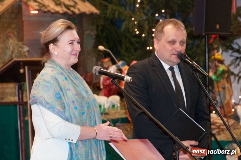 Zdjęcie w galerii na portalu naszraciborz.pl: Weihnachtskonzert – dziesięć chórów i zespołów na świątecznym koncercie DFK w markowickim kościele wiadomości z regionu