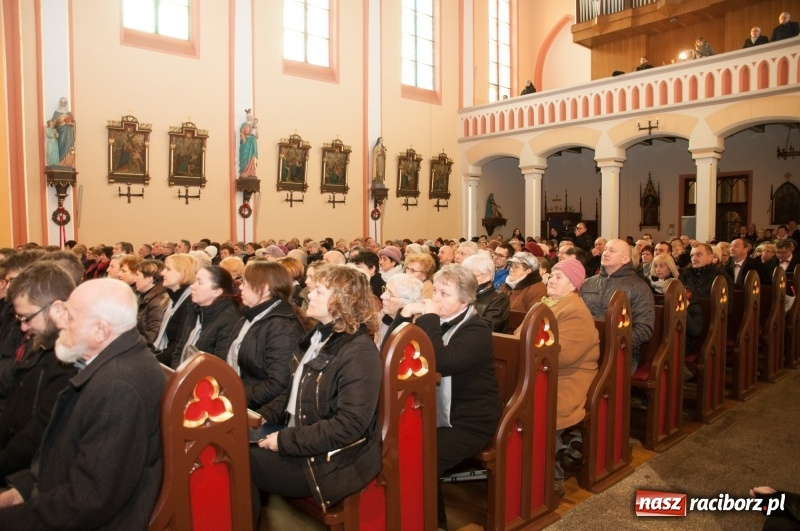 Zdjęcie w galerii na portalu naszraciborz.pl: Weihnachtskonzert – dziesięć chórów i zespołów na świątecznym koncercie DFK w markowickim kościele wiadomości z regionu