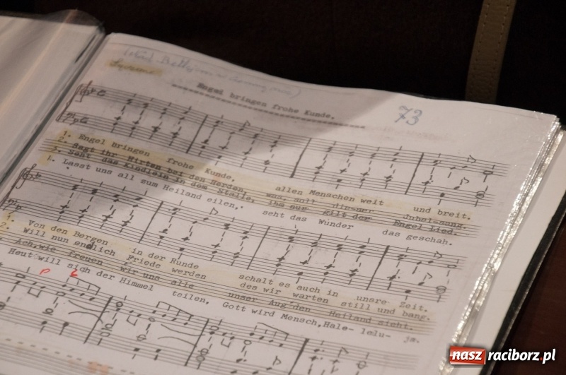 Zdjęcie w galerii na portalu naszraciborz.pl: Weihnachtskonzert – dziesięć chórów i zespołów na świątecznym koncercie DFK w markowickim kościele wiadomości z regionu