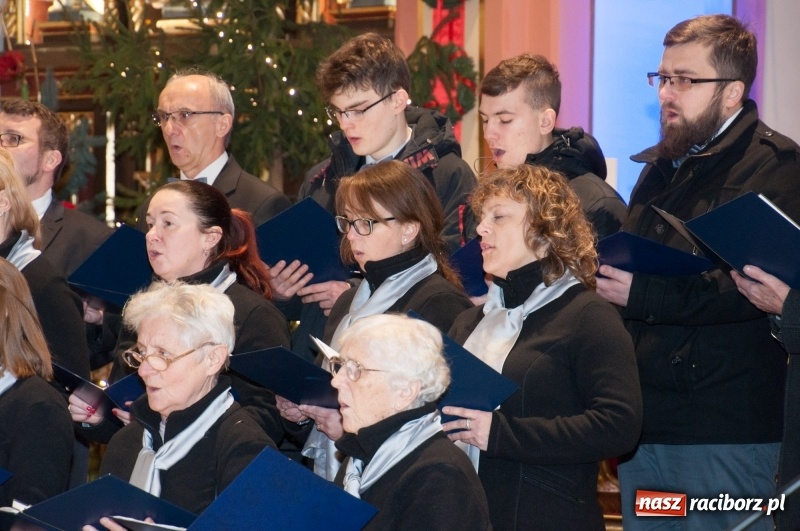 Zdjęcie w galerii na portalu naszraciborz.pl: Weihnachtskonzert – dziesięć chórów i zespołów na świątecznym koncercie DFK w markowickim kościele wiadomości z regionu