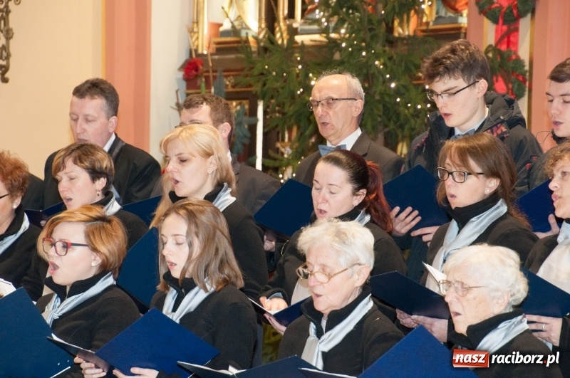 Zdjęcie w galerii na portalu naszraciborz.pl: Weihnachtskonzert – dziesięć chórów i zespołów na świątecznym koncercie DFK w markowickim kościele wiadomości z regionu