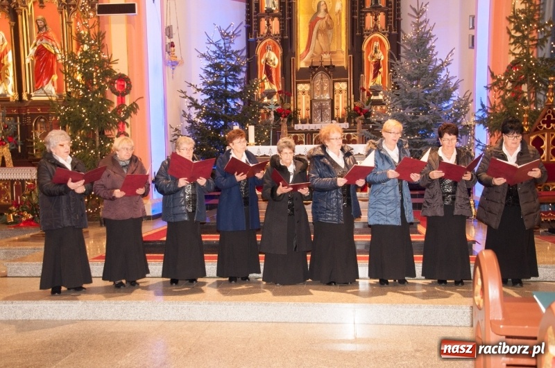 Zdjęcie w galerii na portalu naszraciborz.pl: Weihnachtskonzert – dziesięć chórów i zespołów na świątecznym koncercie DFK w markowickim kościele wiadomości z regionu