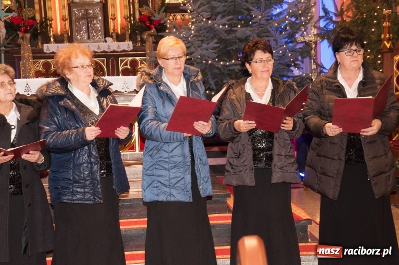 Zdjęcie w galerii na portalu naszraciborz.pl: Weihnachtskonzert – dziesięć chórów i zespołów na świątecznym koncercie DFK w markowickim kościele wiadomości z regionu