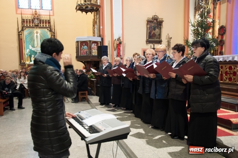 Zdjęcie w galerii na portalu naszraciborz.pl: Weihnachtskonzert – dziesięć chórów i zespołów na świątecznym koncercie DFK w markowickim kościele wiadomości z regionu