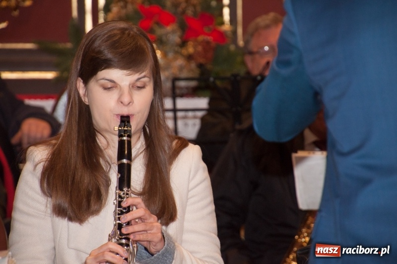 Zdjęcie w galerii na portalu naszraciborz.pl: Weihnachtskonzert – dziesięć chórów i zespołów na świątecznym koncercie DFK w markowickim kościele wiadomości z regionu