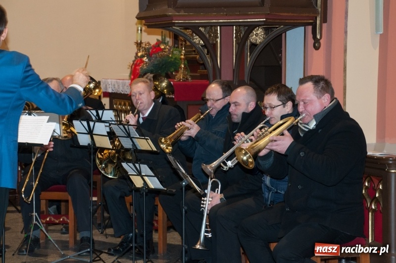 Zdjęcie w galerii na portalu naszraciborz.pl: Weihnachtskonzert – dziesięć chórów i zespołów na świątecznym koncercie DFK w markowickim kościele wiadomości z regionu