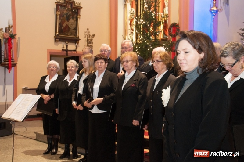Zdjęcie w galerii na portalu naszraciborz.pl: Weihnachtskonzert – dziesięć chórów i zespołów na świątecznym koncercie DFK w markowickim kościele wiadomości z regionu