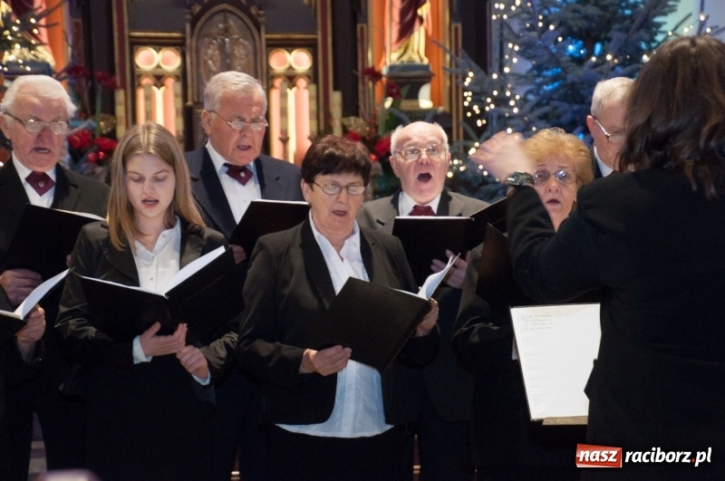Zdjęcie w galerii na portalu naszraciborz.pl: Weihnachtskonzert – dziesięć chórów i zespołów na świątecznym koncercie DFK w markowickim kościele wiadomości z regionu
