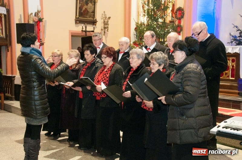 Zdjęcie w galerii na portalu naszraciborz.pl: Weihnachtskonzert – dziesięć chórów i zespołów na świątecznym koncercie DFK w markowickim kościele wiadomości z regionu