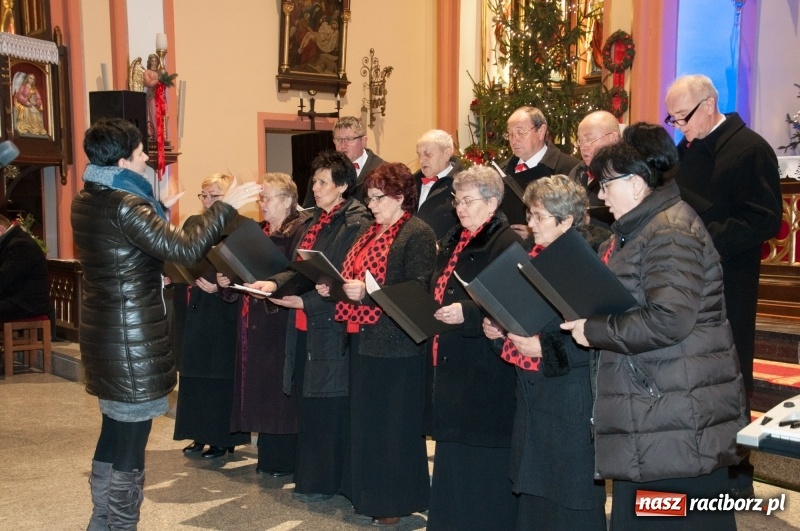 Zdjęcie w galerii na portalu naszraciborz.pl: Weihnachtskonzert – dziesięć chórów i zespołów na świątecznym koncercie DFK w markowickim kościele wiadomości z regionu