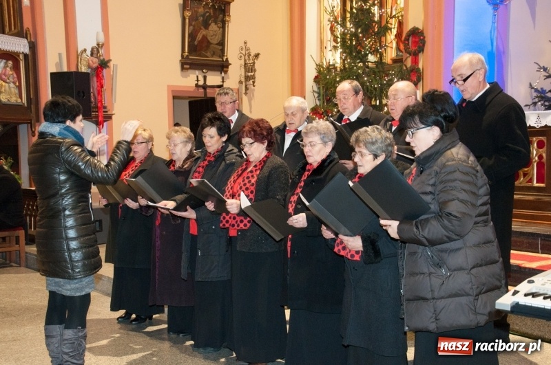 Zdjęcie w galerii na portalu naszraciborz.pl: Weihnachtskonzert – dziesięć chórów i zespołów na świątecznym koncercie DFK w markowickim kościele wiadomości z regionu