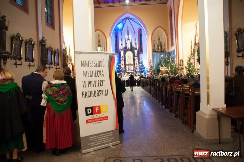 Zdjęcie w galerii na portalu naszraciborz.pl: Weihnachtskonzert – dziesięć chórów i zespołów na świątecznym koncercie DFK w markowickim kościele wiadomości z regionu