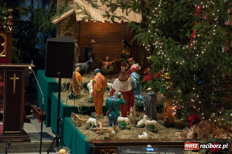 Zdjęcie w galerii na portalu naszraciborz.pl: Weihnachtskonzert – dziesięć chórów i zespołów na świątecznym koncercie DFK w markowickim kościele wiadomości z regionu