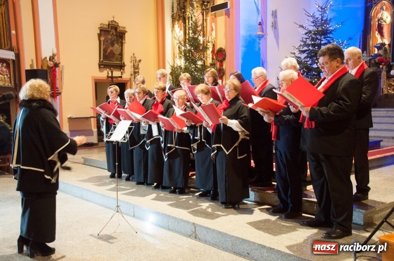 Zdjęcie w galerii na portalu naszraciborz.pl: Weihnachtskonzert – dziesięć chórów i zespołów na świątecznym koncercie DFK w markowickim kościele wiadomości z regionu