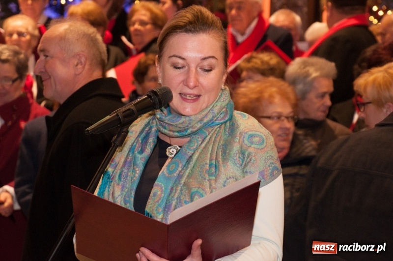 Zdjęcie w galerii na portalu naszraciborz.pl: Weihnachtskonzert – dziesięć chórów i zespołów na świątecznym koncercie DFK w markowickim kościele wiadomości z regionu