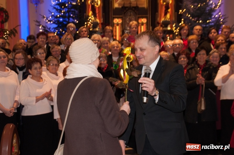 Zdjęcie w galerii na portalu naszraciborz.pl: Weihnachtskonzert – dziesięć chórów i zespołów na świątecznym koncercie DFK w markowickim kościele wiadomości z regionu