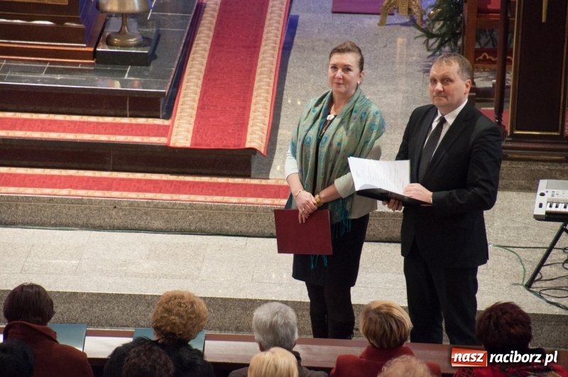 Zdjęcie w galerii na portalu naszraciborz.pl: Weihnachtskonzert – dziesięć chórów i zespołów na świątecznym koncercie DFK w markowickim kościele wiadomości z regionu