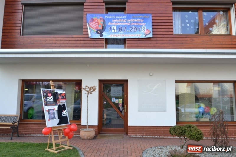 Zdjęcie w galerii na portalu naszraciborz.pl: Orkiestrowe cięcie - fryzjerki ze Studia Sztuki Fryzjerskiej Luiza zagrały dla WOŚP  wiadomości z regionu