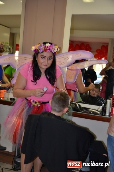 Zdjęcie w galerii na portalu naszraciborz.pl: Orkiestrowe cięcie - fryzjerki ze Studia Sztuki Fryzjerskiej Luiza zagrały dla WOŚP  wiadomości z regionu