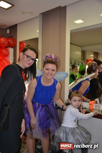 Zdjęcie w galerii na portalu naszraciborz.pl: Orkiestrowe cięcie - fryzjerki ze Studia Sztuki Fryzjerskiej Luiza zagrały dla WOŚP  wiadomości z regionu