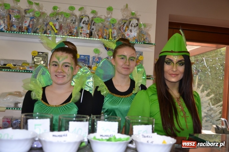 Zdjęcie w galerii na portalu naszraciborz.pl: Orkiestrowe cięcie - fryzjerki ze Studia Sztuki Fryzjerskiej Luiza zagrały dla WOŚP  wiadomości z regionu