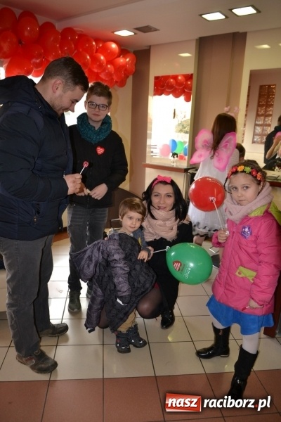 Zdjęcie w galerii na portalu naszraciborz.pl: Orkiestrowe cięcie - fryzjerki ze Studia Sztuki Fryzjerskiej Luiza zagrały dla WOŚP  wiadomości z regionu