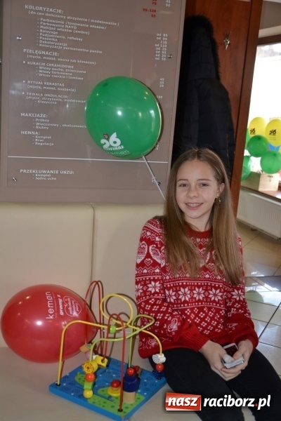 Zdjęcie w galerii na portalu naszraciborz.pl: Orkiestrowe cięcie - fryzjerki ze Studia Sztuki Fryzjerskiej Luiza zagrały dla WOŚP  wiadomości z regionu