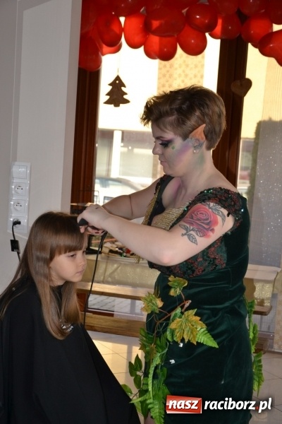 Zdjęcie w galerii na portalu naszraciborz.pl: Orkiestrowe cięcie - fryzjerki ze Studia Sztuki Fryzjerskiej Luiza zagrały dla WOŚP  wiadomości z regionu