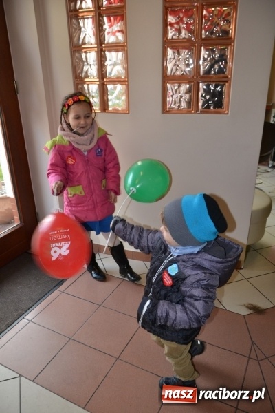 Zdjęcie w galerii na portalu naszraciborz.pl: Orkiestrowe cięcie - fryzjerki ze Studia Sztuki Fryzjerskiej Luiza zagrały dla WOŚP  wiadomości z regionu