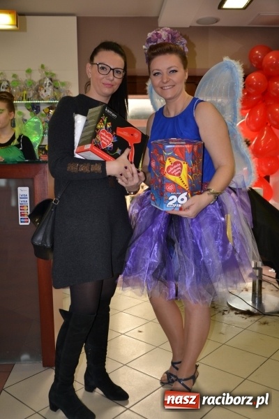 Zdjęcie w galerii na portalu naszraciborz.pl: Orkiestrowe cięcie - fryzjerki ze Studia Sztuki Fryzjerskiej Luiza zagrały dla WOŚP  wiadomości z regionu