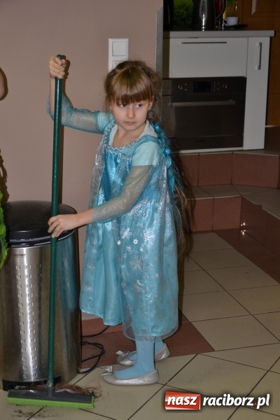 Zdjęcie w galerii na portalu naszraciborz.pl: Orkiestrowe cięcie - fryzjerki ze Studia Sztuki Fryzjerskiej Luiza zagrały dla WOŚP  wiadomości z regionu