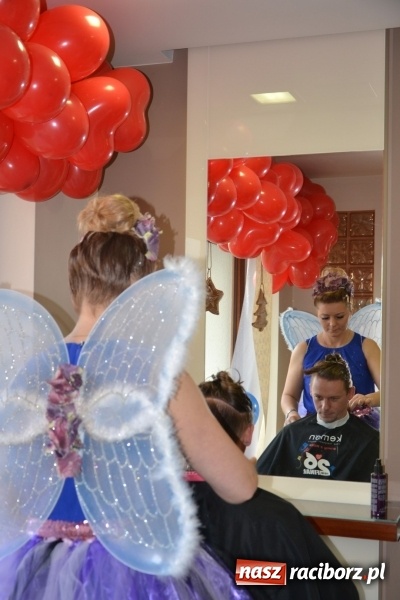 Zdjęcie w galerii na portalu naszraciborz.pl: Orkiestrowe cięcie - fryzjerki ze Studia Sztuki Fryzjerskiej Luiza zagrały dla WOŚP  wiadomości z regionu
