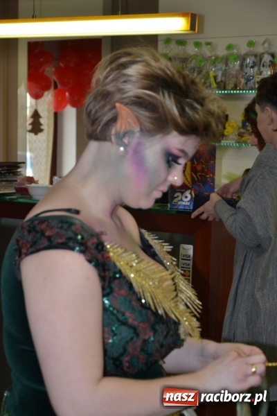 Zdjęcie w galerii na portalu naszraciborz.pl: Orkiestrowe cięcie - fryzjerki ze Studia Sztuki Fryzjerskiej Luiza zagrały dla WOŚP  wiadomości z regionu