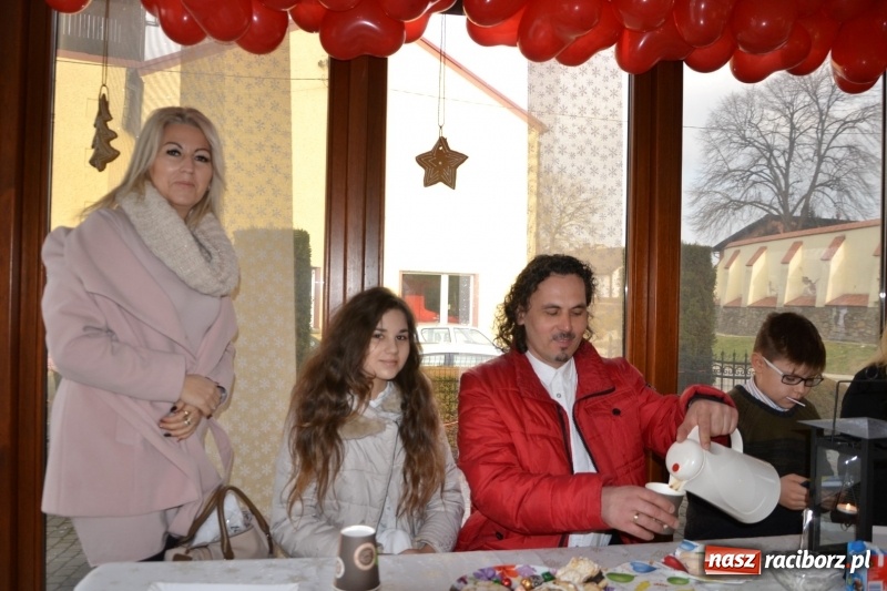 Zdjęcie w galerii na portalu naszraciborz.pl: Orkiestrowe cięcie - fryzjerki ze Studia Sztuki Fryzjerskiej Luiza zagrały dla WOŚP  wiadomości z regionu