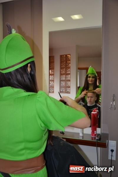 Zdjęcie w galerii na portalu naszraciborz.pl: Orkiestrowe cięcie - fryzjerki ze Studia Sztuki Fryzjerskiej Luiza zagrały dla WOŚP  wiadomości z regionu
