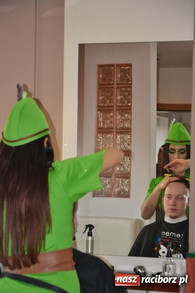 Zdjęcie w galerii na portalu naszraciborz.pl: Orkiestrowe cięcie - fryzjerki ze Studia Sztuki Fryzjerskiej Luiza zagrały dla WOŚP  wiadomości z regionu