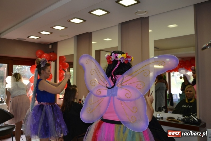 Zdjęcie w galerii na portalu naszraciborz.pl: Orkiestrowe cięcie - fryzjerki ze Studia Sztuki Fryzjerskiej Luiza zagrały dla WOŚP  wiadomości z regionu