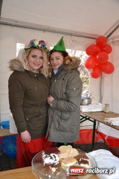 Zdjęcie w galerii na portalu naszraciborz.pl: Orkiestrowe cięcie - fryzjerki ze Studia Sztuki Fryzjerskiej Luiza zagrały dla WOŚP  wiadomości z regionu