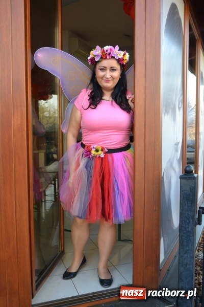 Zdjęcie w galerii na portalu naszraciborz.pl: Orkiestrowe cięcie - fryzjerki ze Studia Sztuki Fryzjerskiej Luiza zagrały dla WOŚP  wiadomości z regionu