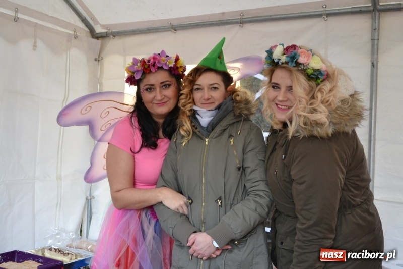 Zdjęcie w galerii na portalu naszraciborz.pl: Orkiestrowe cięcie - fryzjerki ze Studia Sztuki Fryzjerskiej Luiza zagrały dla WOŚP  wiadomości z regionu