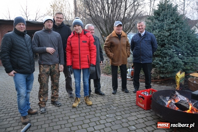 Zdjęcie w galerii na portalu naszraciborz.pl: Orkiestrowe cięcie - fryzjerki ze Studia Sztuki Fryzjerskiej Luiza zagrały dla WOŚP  wiadomości z regionu