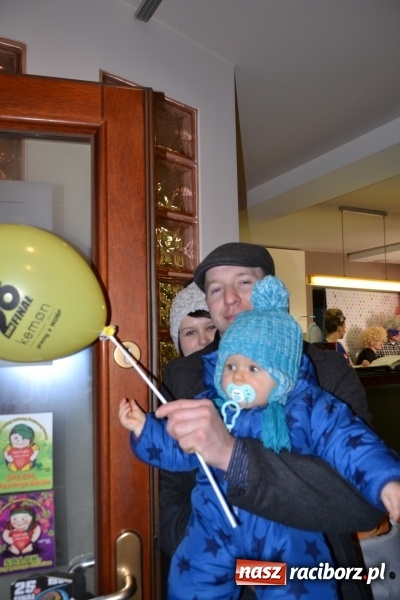 Zdjęcie w galerii na portalu naszraciborz.pl: Orkiestrowe cięcie - fryzjerki ze Studia Sztuki Fryzjerskiej Luiza zagrały dla WOŚP  wiadomości z regionu